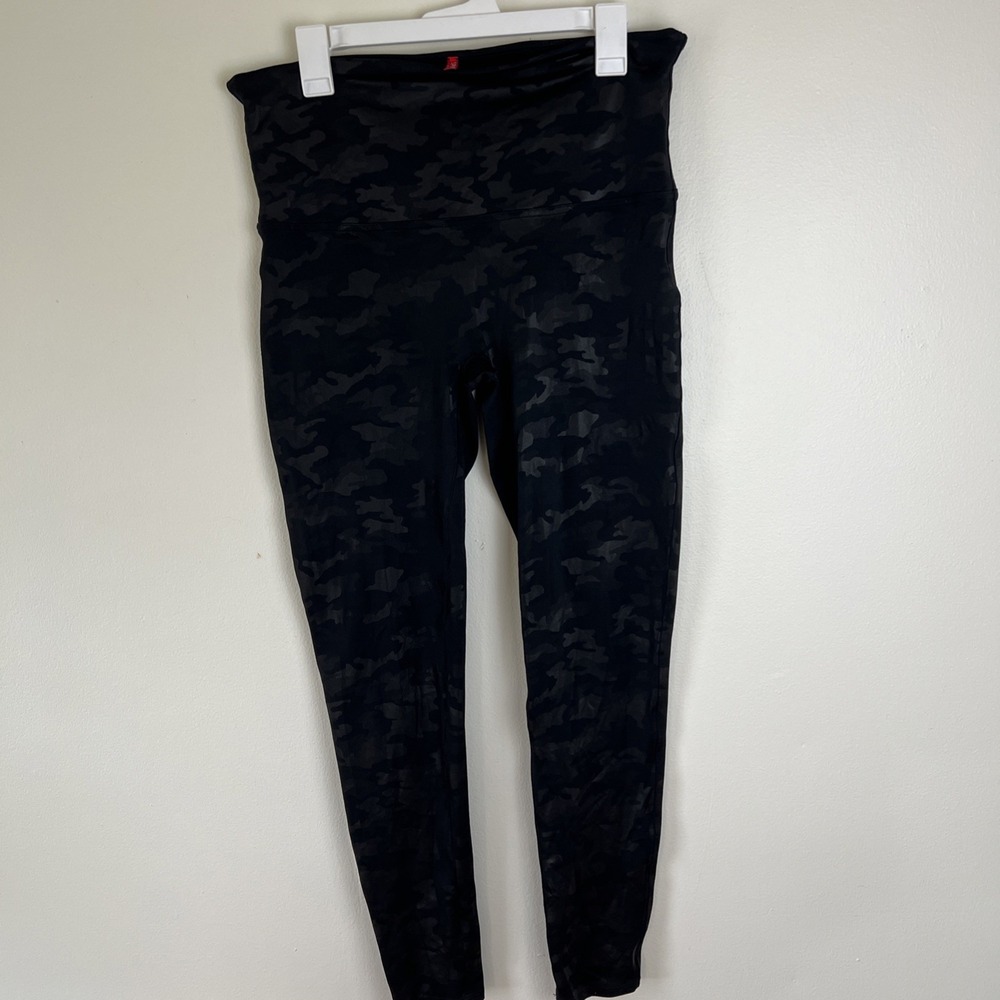 SPANX Leggings Women's Sz 1X High Rise Black Camouflage Tummy Control Workout - Picture 3 of 16